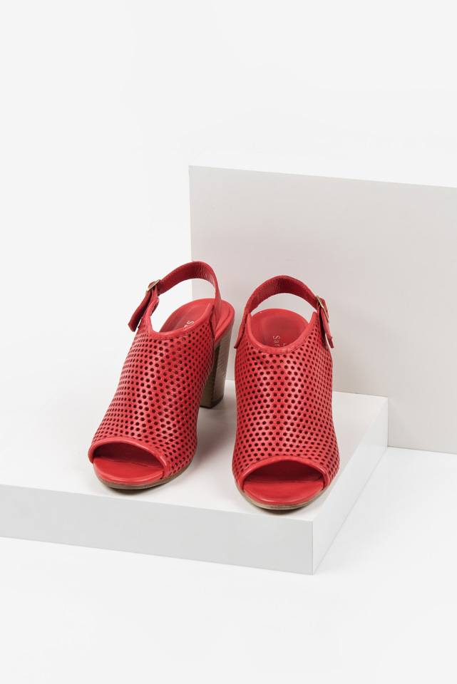 Дамски сандали в червен цвят-038140