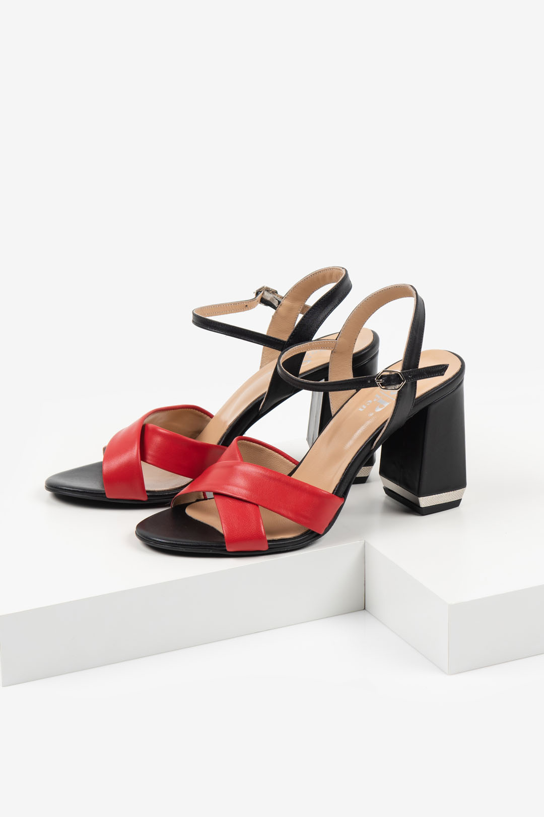Кожени дамски сандали в черен и червен цвят-487616