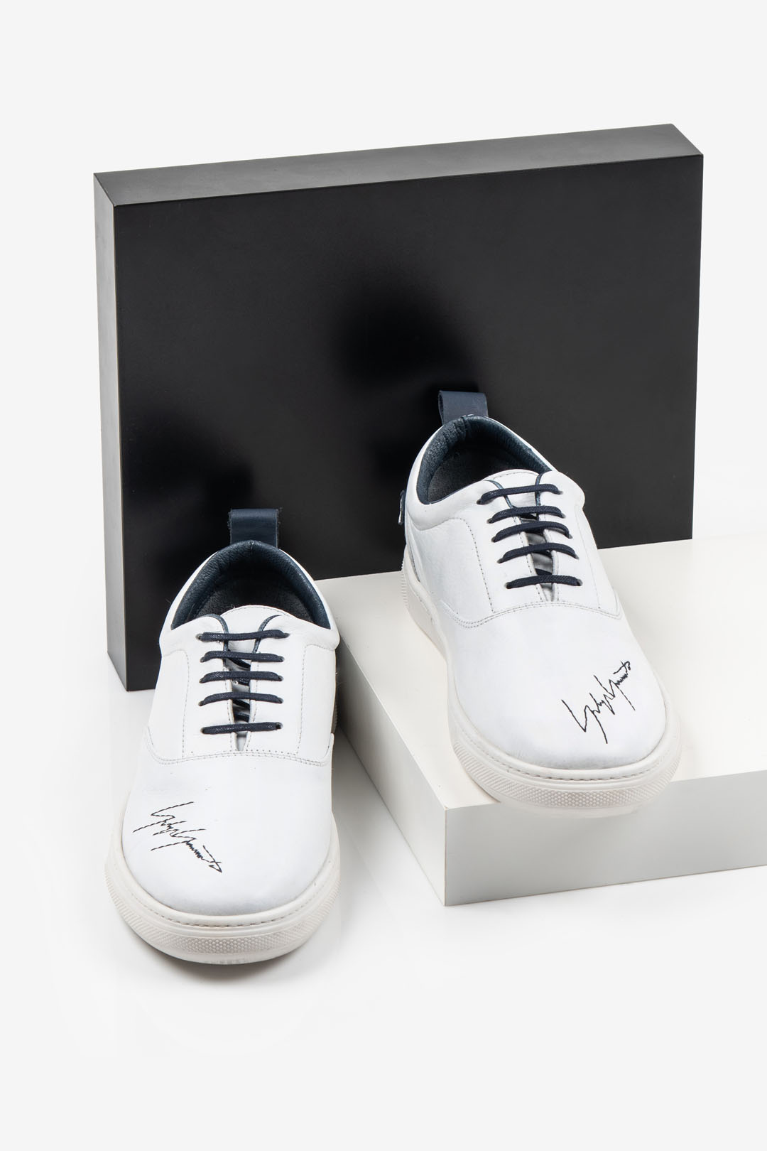 Кожени мъжки обувки в бял цвят-281056