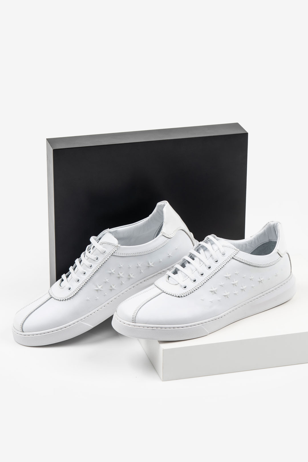 Мъжки обувки в бял цвят-063205
