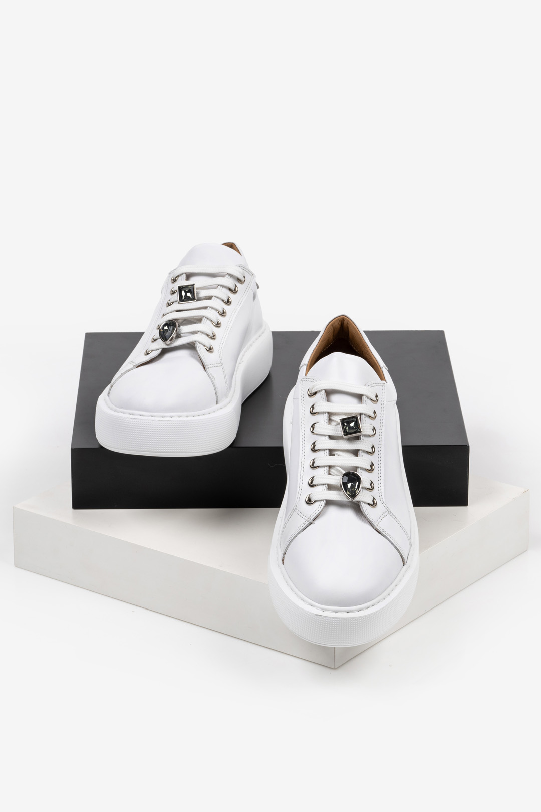 Кожени дамски обувки в бял цвят-1424048